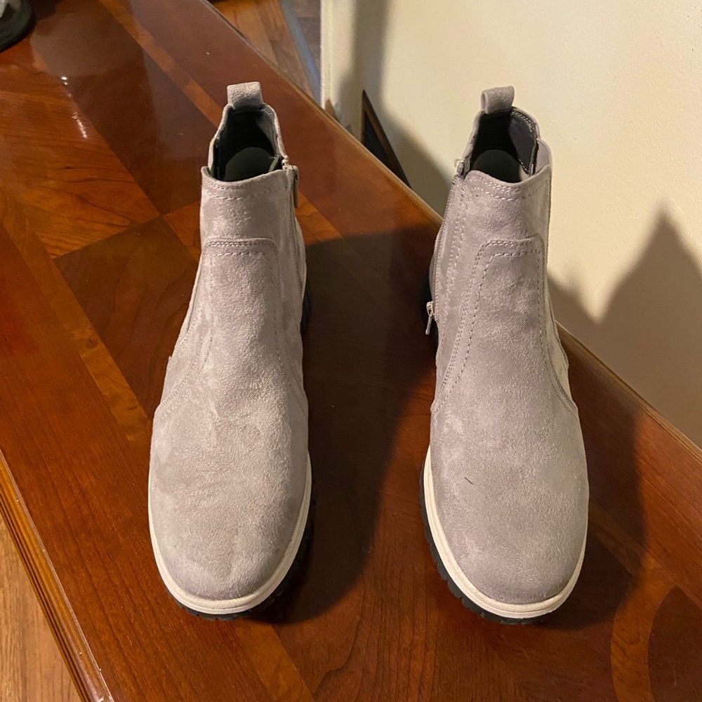 Ladies White Mountain brand  boots - NWOT